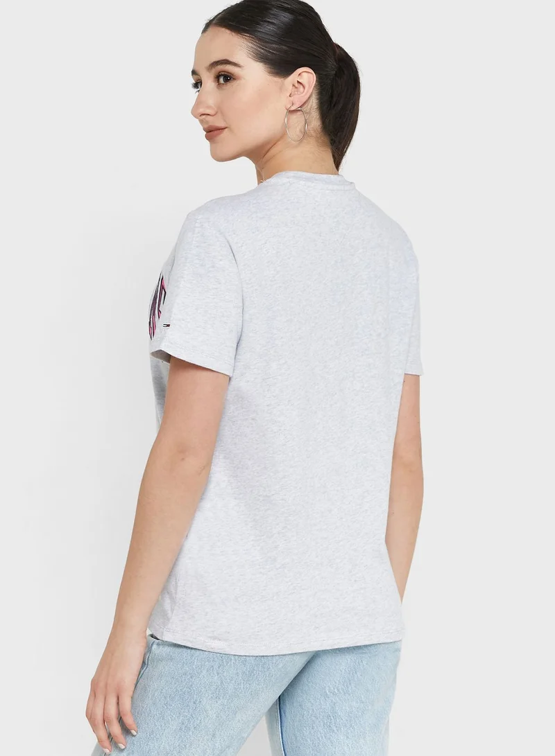 TOMMY JEANS Crew Neck Logo T-Shirt