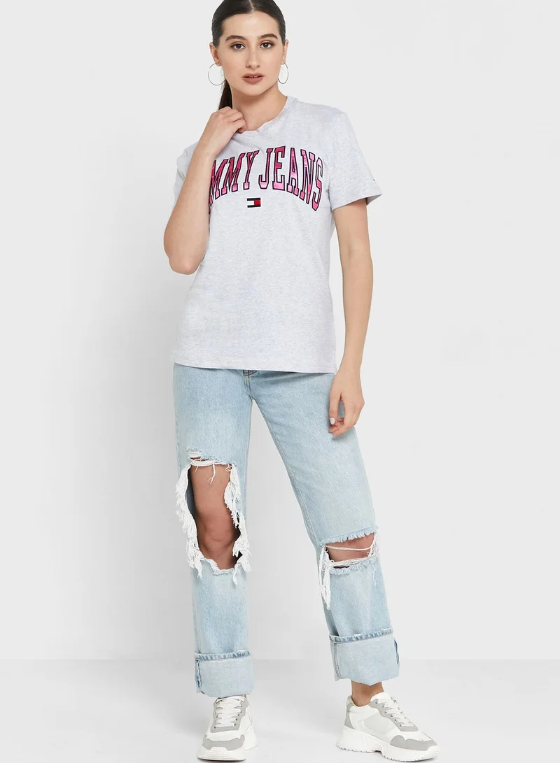 TOMMY JEANS Crew Neck Logo T-Shirt