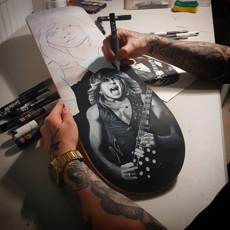 posca Markers Set, 4 Medium Paint Markers 5M – Mono Tones – Black, White, Gold, Silver - Image 4