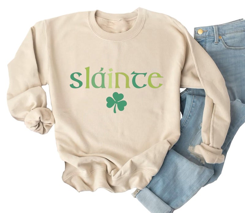 Yimoya St Patricks Day Sweatshirt Women Lucky St Patty Day Shirt Long Sleeve St Patricks Graphic Tops (Cream, M)