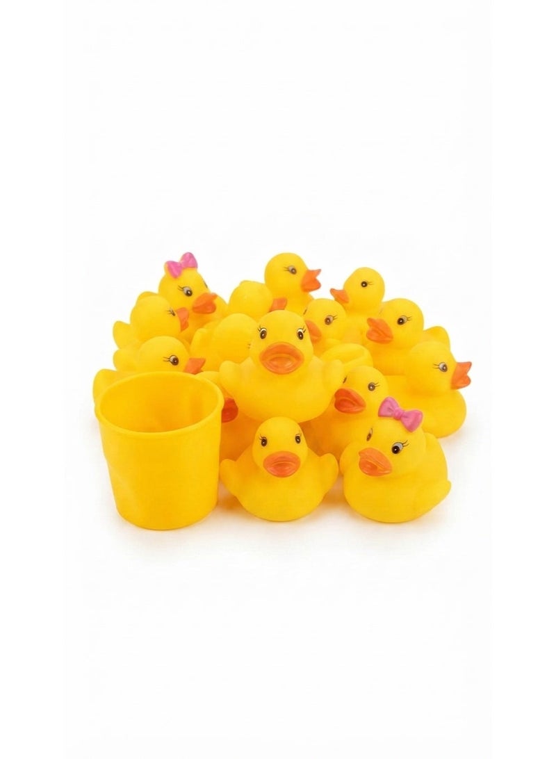 طقم بطات الاستحمام الصافرة (Pinch Duck) للأطفال - مجموعة ألعاب مائية مرنة تصدر أصواتاً، لون أصفر زاهٍ - Image 1