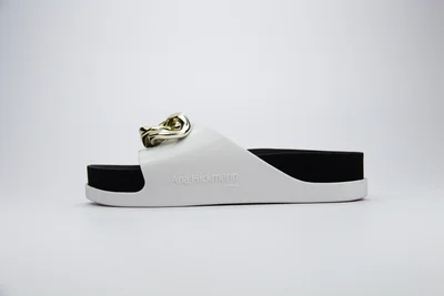Voices Slide Soul Corrente 2K Women'S Anti Slip Sole  With Gold Chain Design Sandals - White/Black