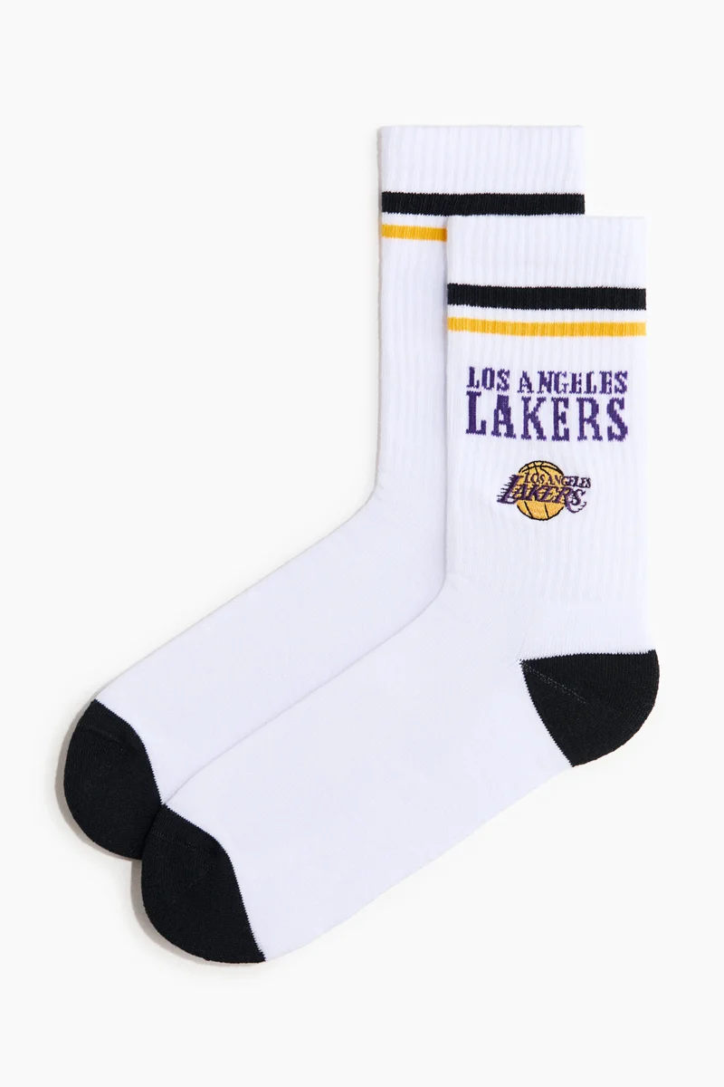 Motif-detail socks