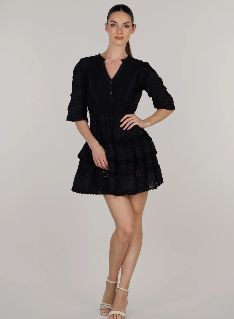 جاست نيتشر فستان سامبا بإطلالة متألقة