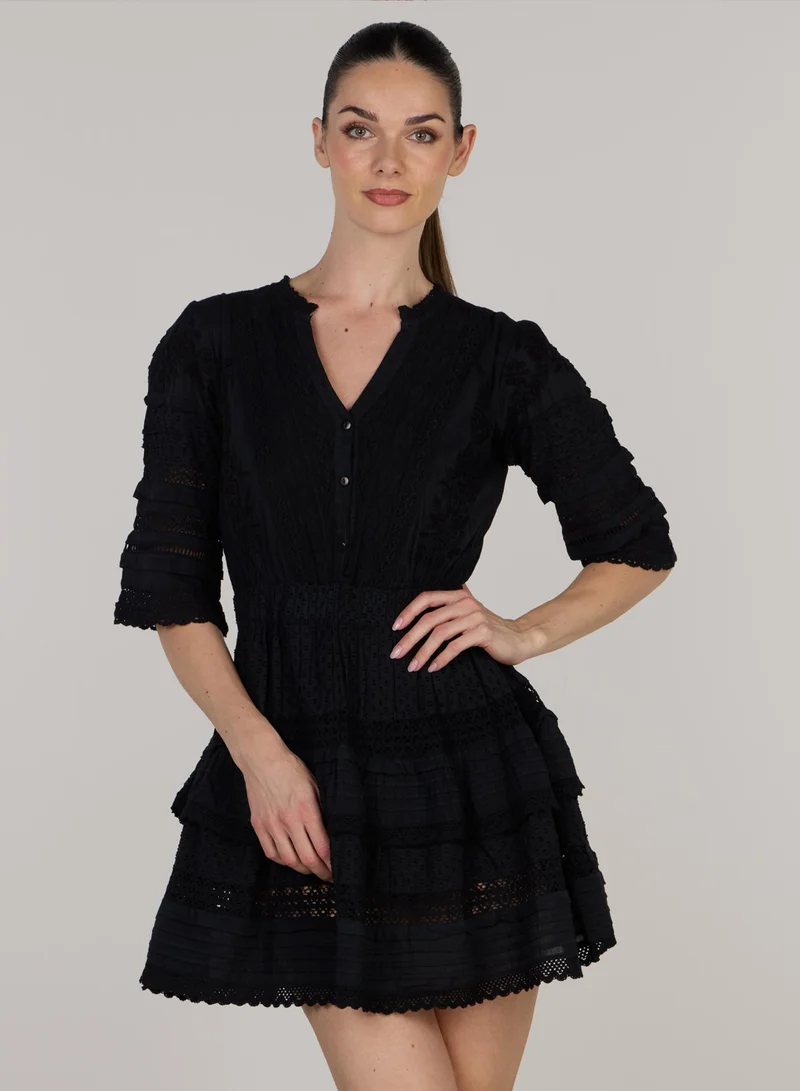 جاست نيتشر فستان سامبا بإطلالة متألقة