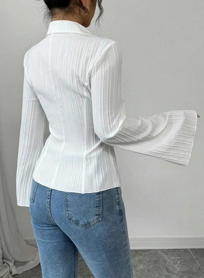 تايك تو بلوزة أبيض بأكمام جرس بارزة الملمس