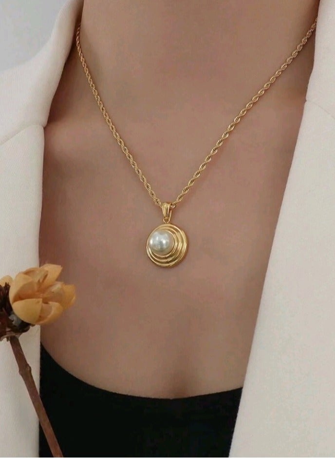 Attractives Trendy Stainless Steel Gold Plated Necklace For Women - Image 2