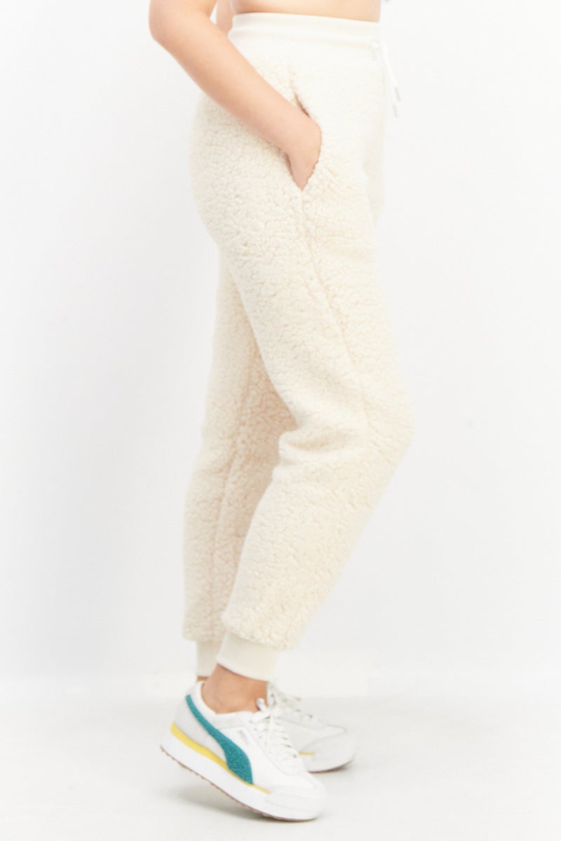 FILA سروال شيربا رياضي للنساء، كريمي - Image 2