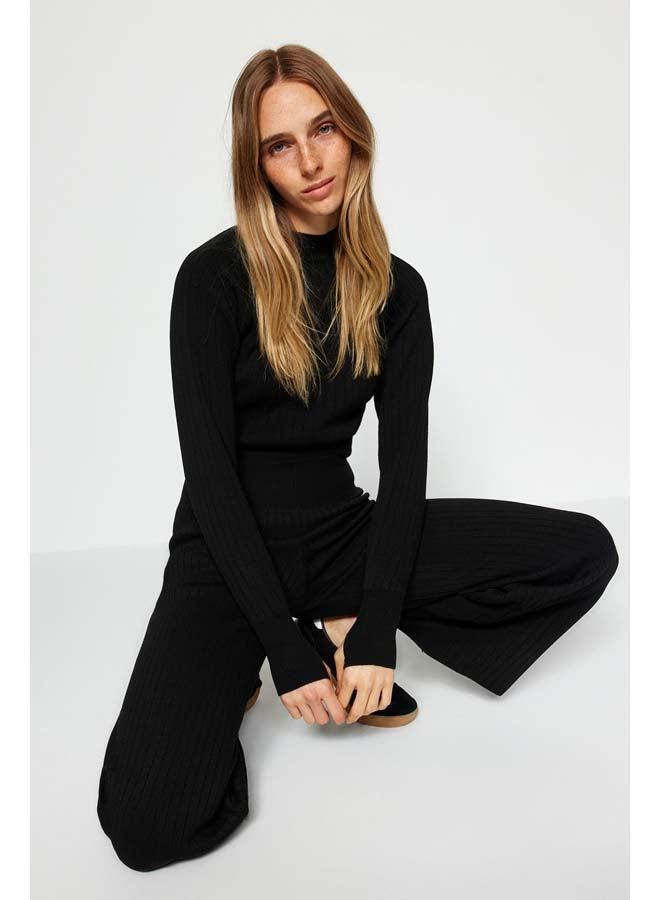 trendyol Black Crop Finger Detailed Knitwear Bottom-Top Set TWOAW24AU00033  - Image 1