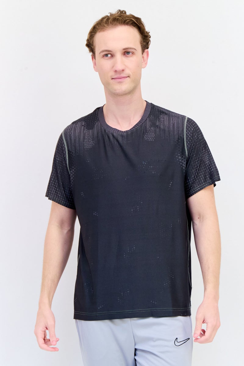 Nike Men Sportswear Fit Short Sleeves Training T-Shirt, Grey - Image 1