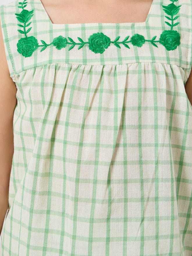 Styli Girls Green Checkered Top and Pants Set - Image 3