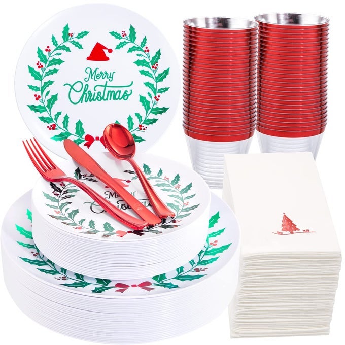 175PCS CHRISTMAS PLASTIC PLATES WHITE GREEN INCLUDES 50 WREATH PLATES 25 RED CUTLERY 25 CUPS 25 TREE NAPKINS