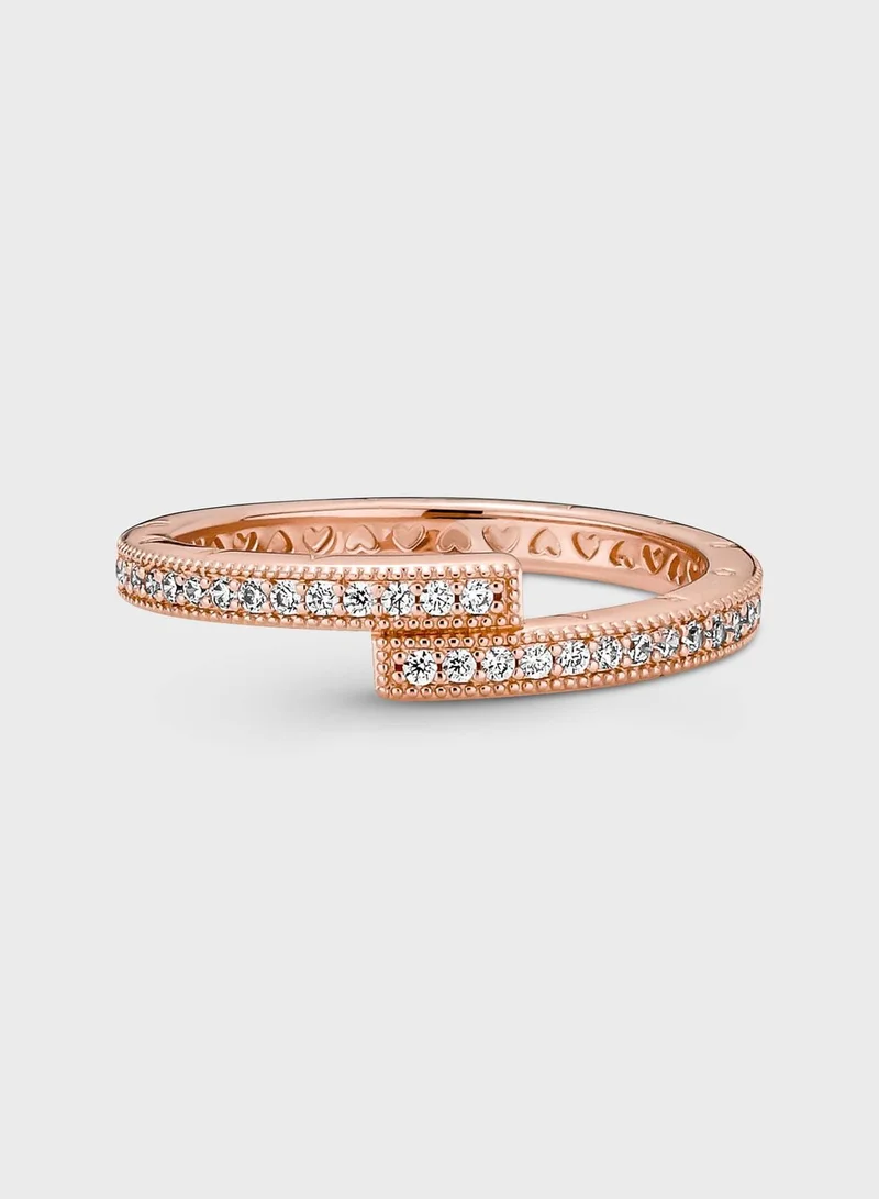 PANDORA Sparkling Overlapping Ring