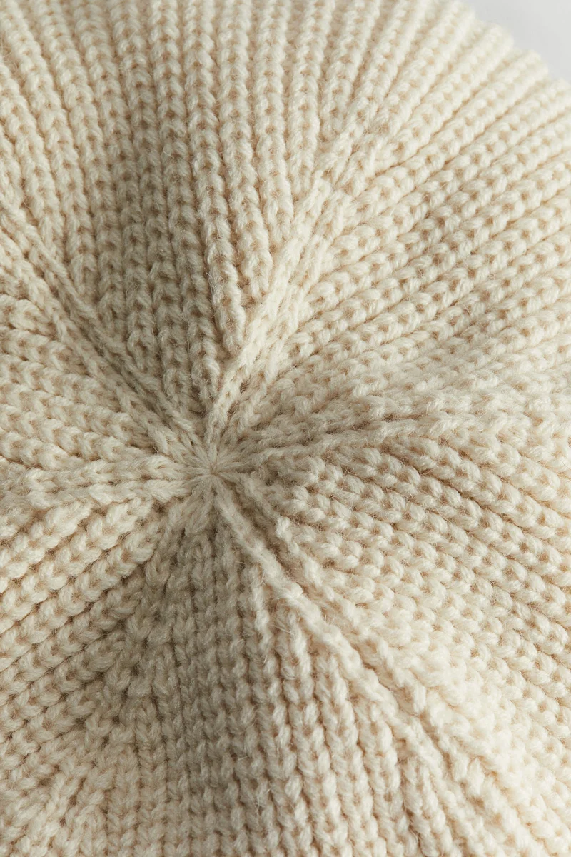 اتش اند ام قبعة بيريه بتصميم محبوك