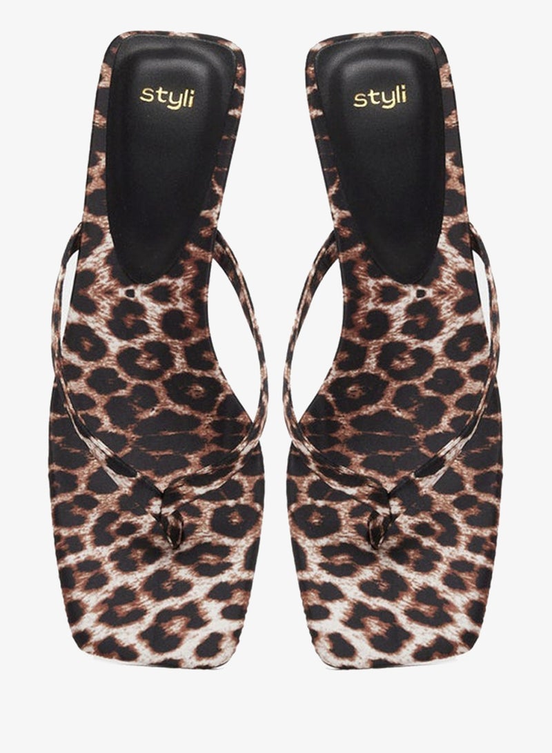 ستايلي صنادل بكعب صغير بطبعة حيوانات وشريط إصبع - Image 5