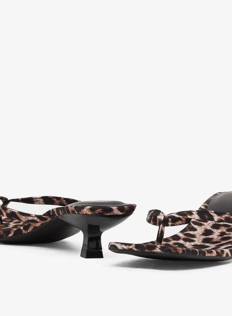 Styli Styli Animal Print Thong Toe Kitten Heel Sandals