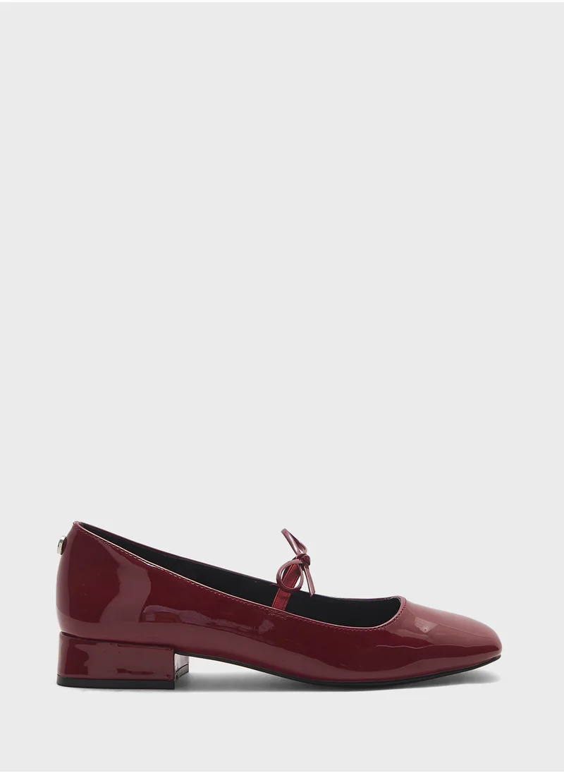 ستيف مادن Low Heel Belted Pumps
