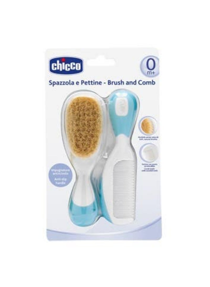 فرشاة ومشط باللون الأزرق الفاتح