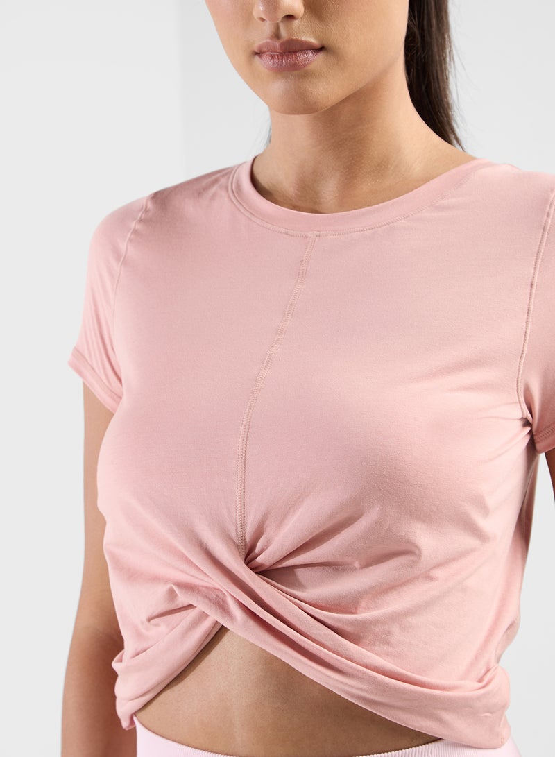 فورورد تيشيرت بتفاصيل ملتفة من الأمام - Image 3