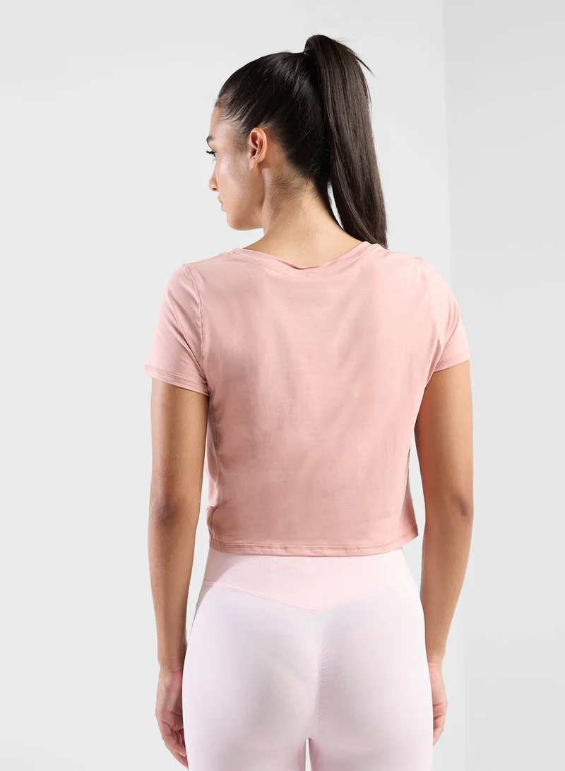 فورورد تيشيرت بتفاصيل ملتفة من الأمام