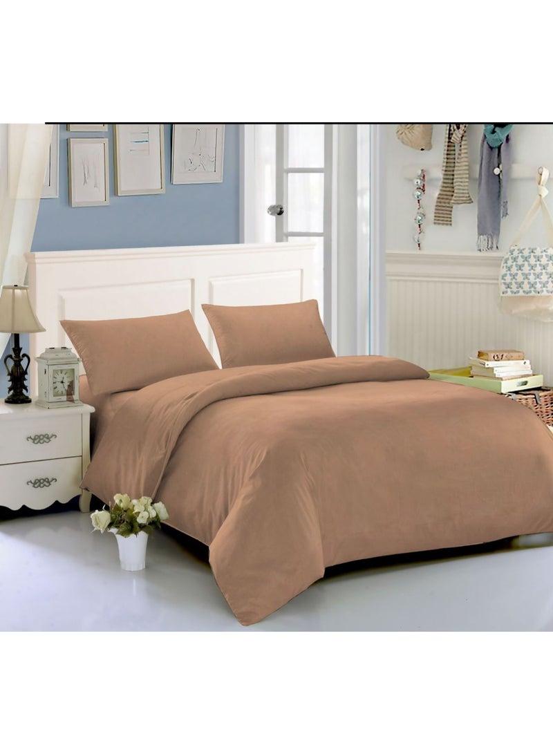 طقم مفروشات سرير فندقي مع لحاف وشرشف مطاطي و4 أكياس مخدة | خامة قطن صناعي مايكروفايبر ناعمة، تصميم عصري، سهل العناية، مقاس سوبر كينغ