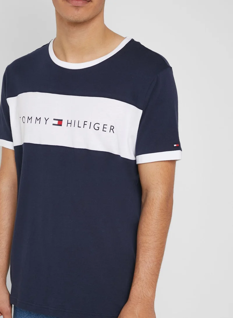 TOMMY HILFIGER Logo Flag Crew Neck T-Shirt
