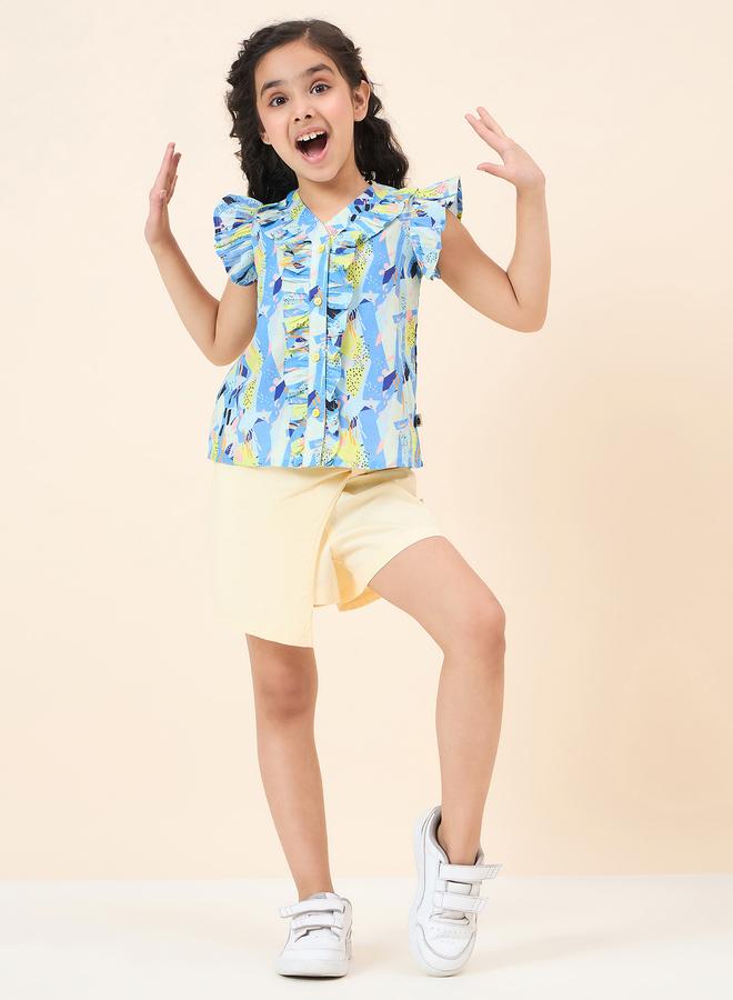 ستايلو بج طقم بلوزة بتفاصيل مكشكشة وياقة على شكل حرف  وشورت من ستايلو بوغ - Image 1