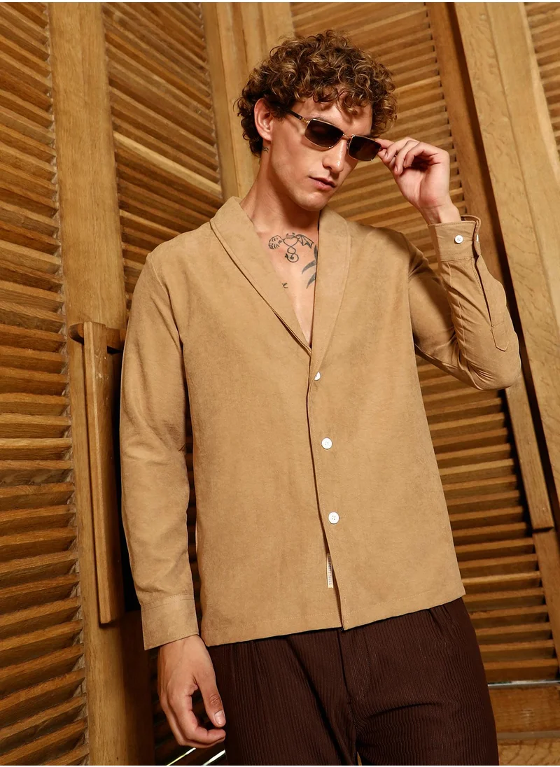كامبوس سوترا Campus Sutra Men's Tan Brown Solid Shawl Collar Oversized Shirt For Casual Wear | Shawl Collar | Long Cuffed Sleeves | Button Closure | Oversized Shirt Crafted With Comfort Fit For Everyday Wear