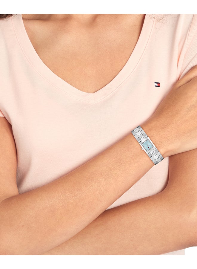 TOMMY HILFIGER ساعة تومى هيلفيغر النسائية ذات العلبة الزرقاء الفاتحة المستطيلة - 1782797 - Image 2