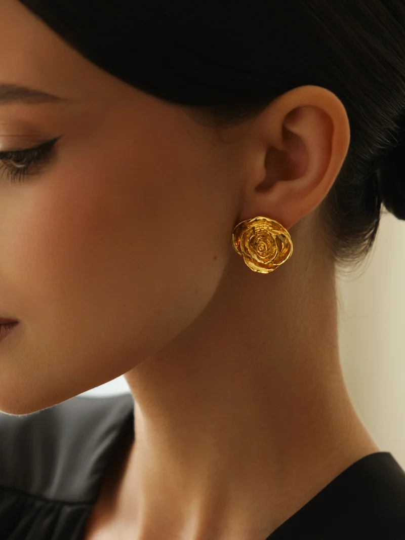 Flower stud earrings