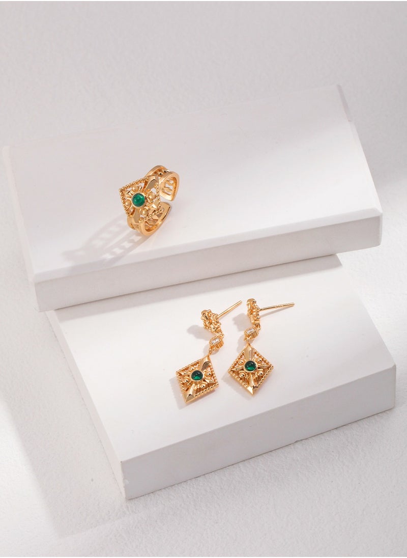Gold emerald ring designed for women