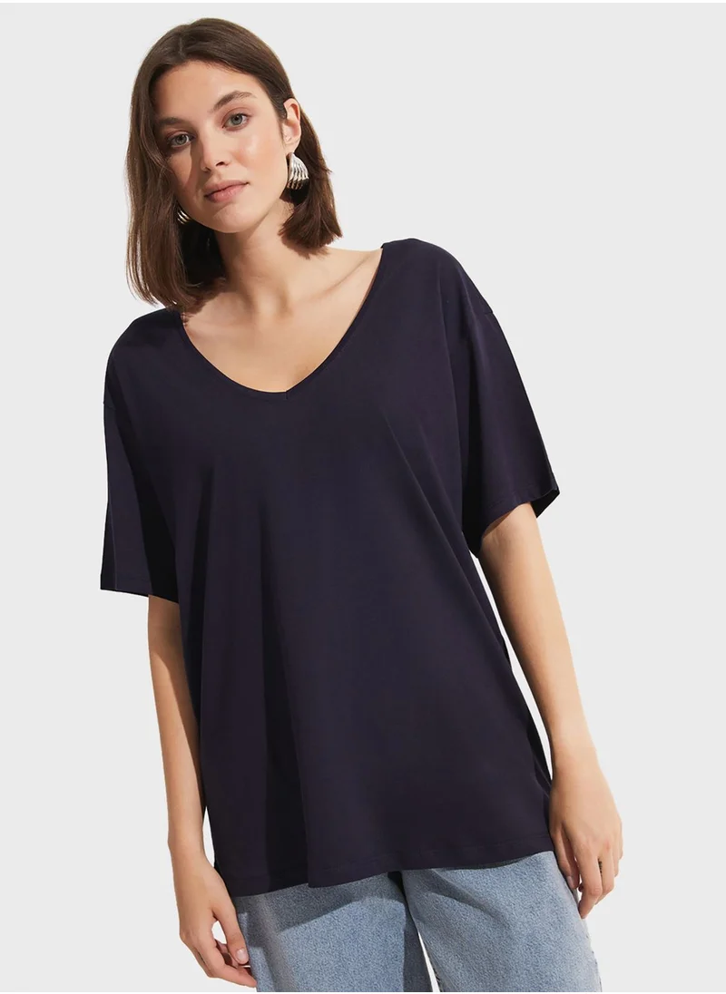 JUNE V-Neck Loose Cut T-Shirt