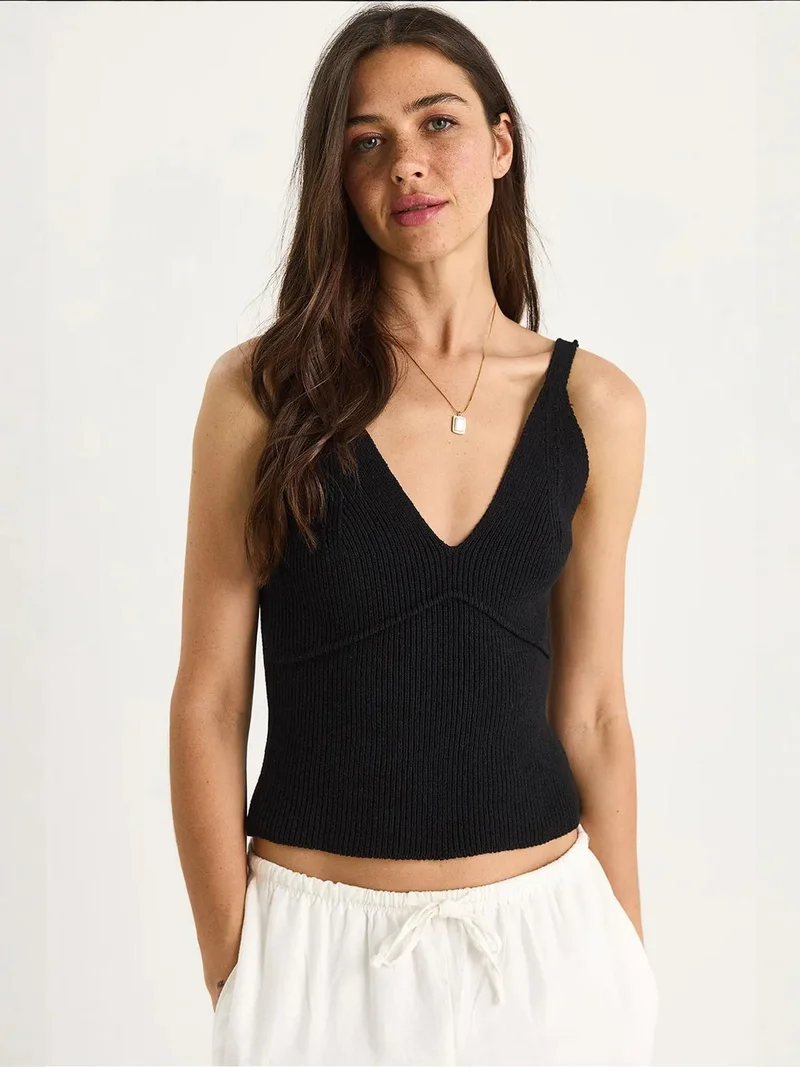 LUCCI Fitted V-Neck Ribbed Knit Crop Top