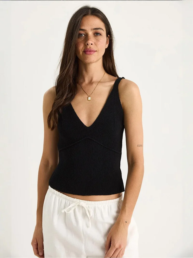 Bianco Lucci Black LUCCI Fitted V-Neck Ribbed Knit Crop Top for Women | Best Price UAE