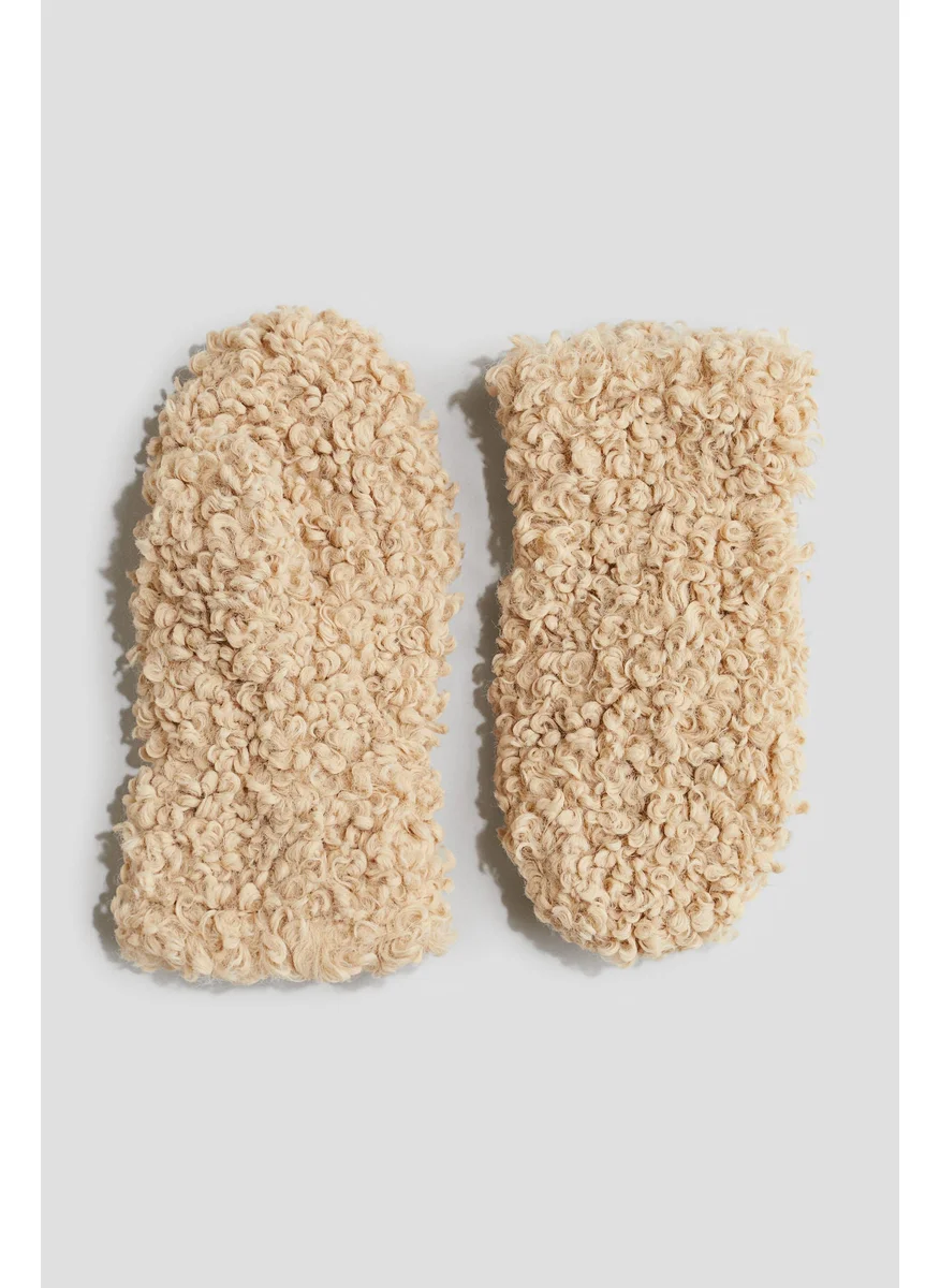 H&M Fluffy Mittens