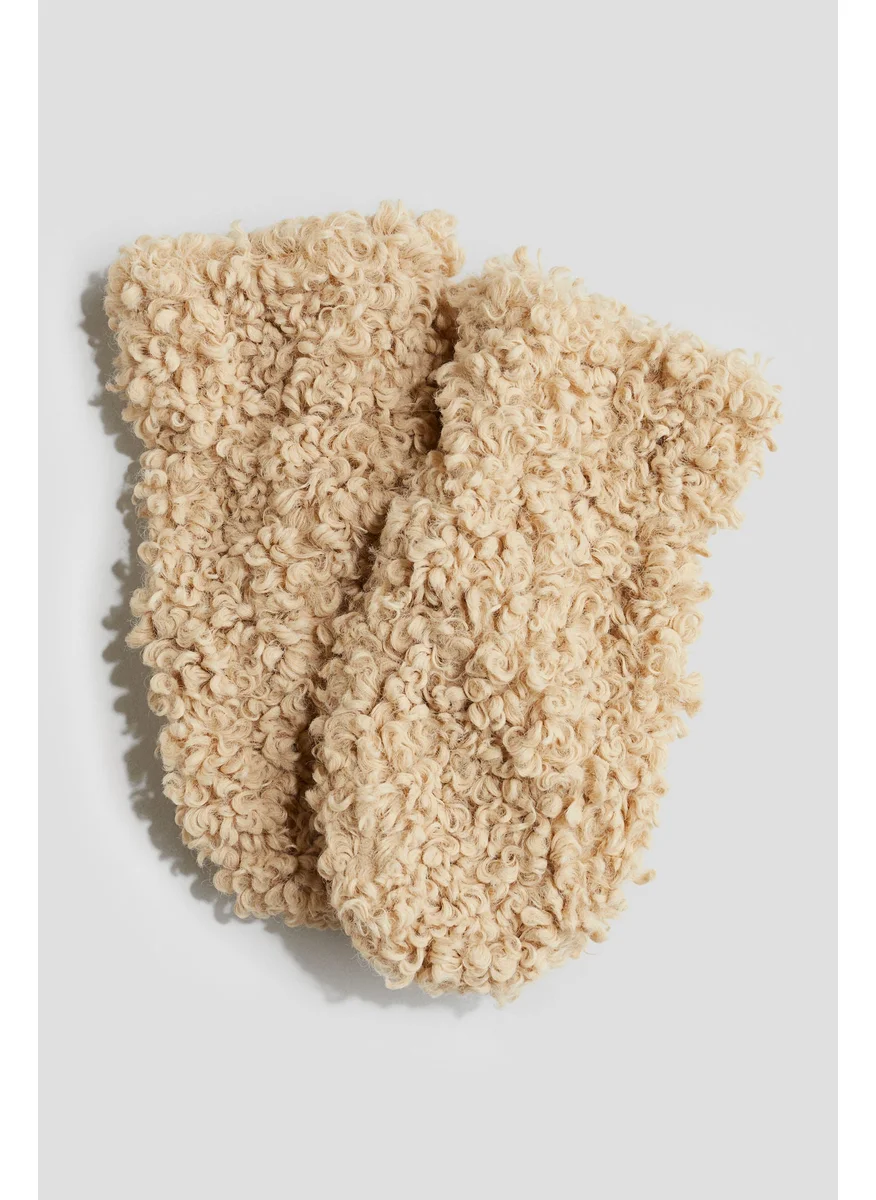 H&M Fluffy Mittens