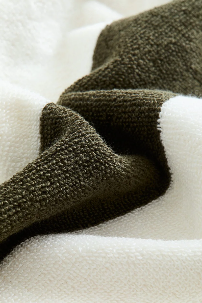 اتش اند ام منشفة استحمام