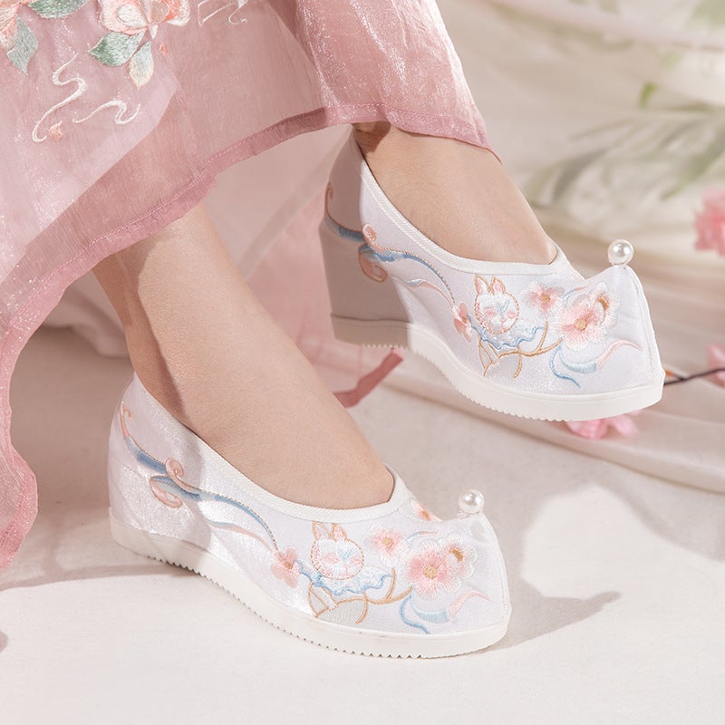 Flower Meow Wedge Heel 2024 Spring New Ancient Costume High-Rise Pearl Ancient Style Embroidered Shoes All-Match Hanfu Shoes - Image 2