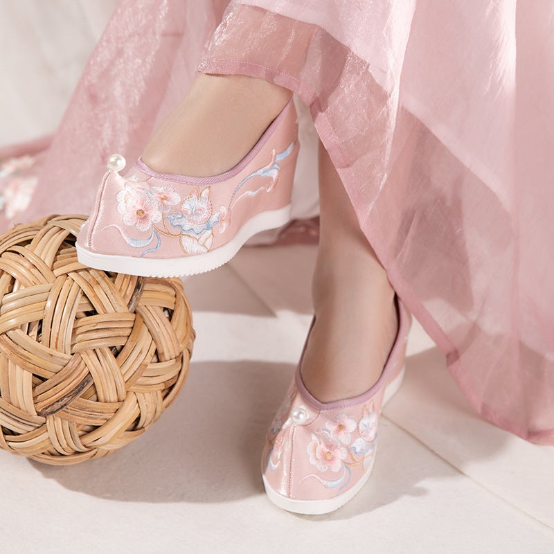 Flower Meow Wedge Heel 2024 Spring New Ancient Costume High-Rise Pearl Ancient Style Embroidered Shoes All-Match Hanfu Shoes - Image 1