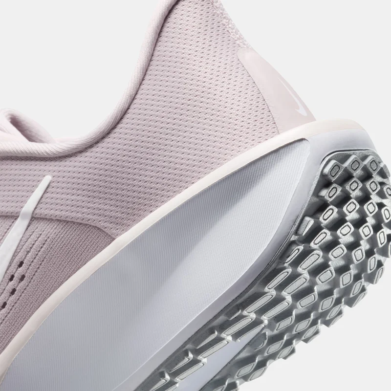 Nike Women's Quest 6 Road Running Shoes