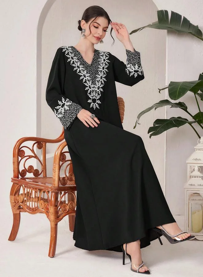 تايك تو Black Embroidered V Neck Jalabiya