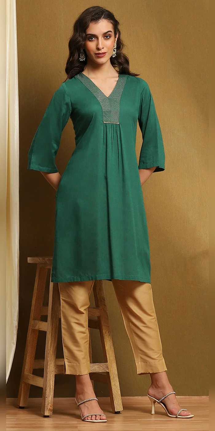 Women Bottle Green Solid Gathered Straight Kurta