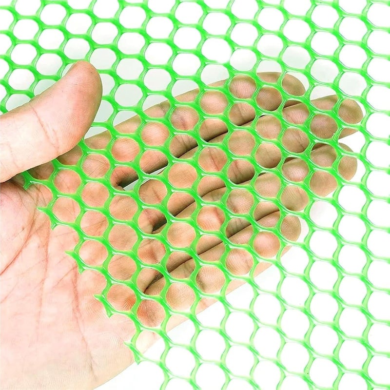 Plastic Chicken Wire Mesh Fence - Lightweight Hexagonal Garden and Poultry Netting for Pets and Floral Use (0.5m x 0.5m) - Image 1