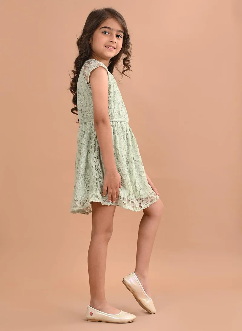 ليل بيكس فستان دانتيل بأكمام كاب