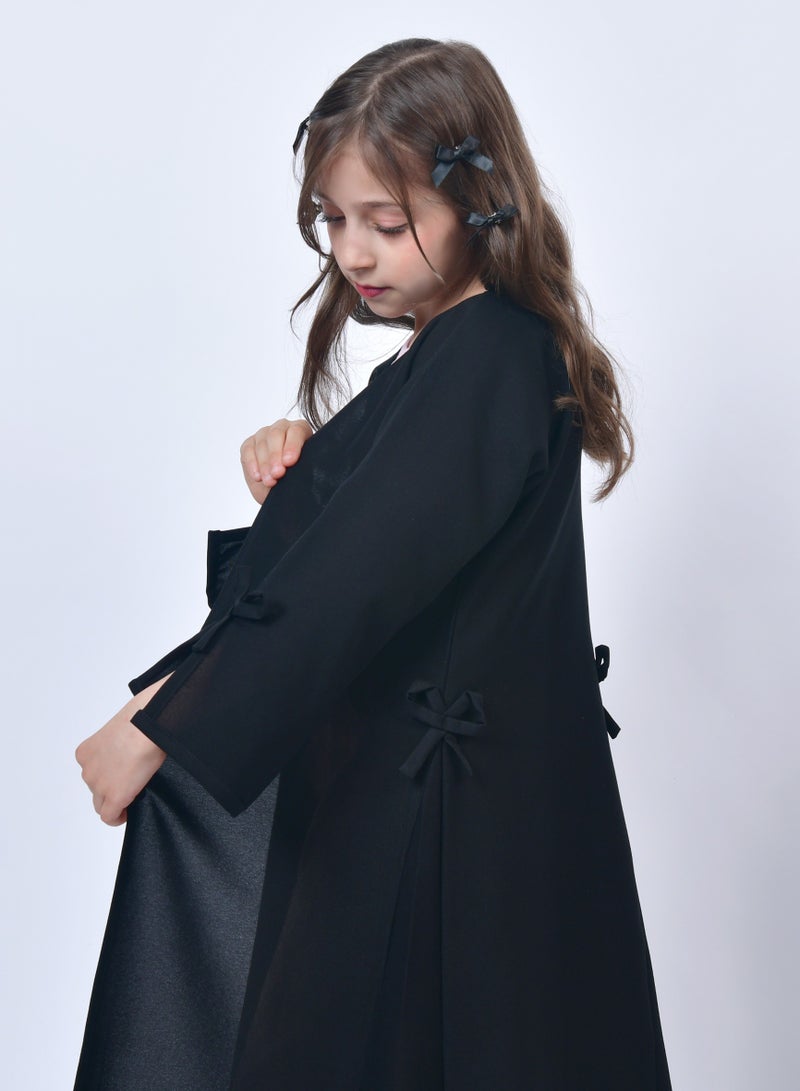 HAWRAA ABAYA Girls' black quarter-length abaya decorated with a bow - Image 4
