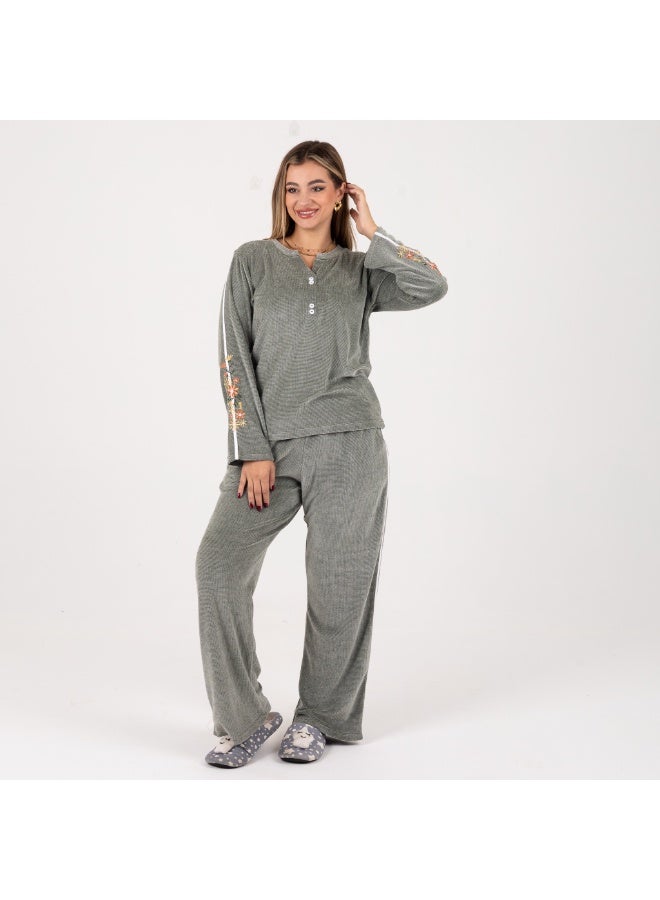 زيكوتكس  طقم بيجامة شتوي مضلع فاخر (Velour Ribbed) باللون الرمادي مع تطريز زهري أنيق - Image 1