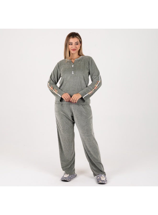 زيكوتكس  طقم بيجامة شتوي مضلع فاخر (Velour Ribbed) باللون الرمادي مع تطريز زهري أنيق - Image 2