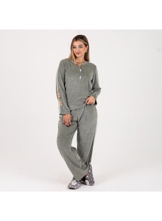 زيكوتكس  طقم بيجامة شتوي مضلع فاخر (Velour Ribbed) باللون الرمادي مع تطريز زهري أنيق - Image 4