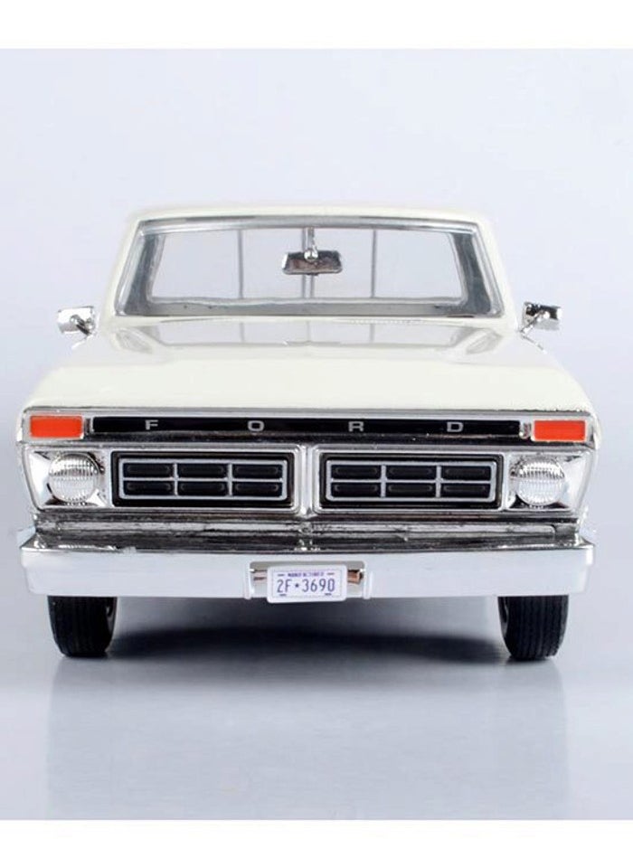Motor Max 1:24 Scale Licensed Model – 1977 Ford F-150 Custom Pickup Truck (White)  - Image 3