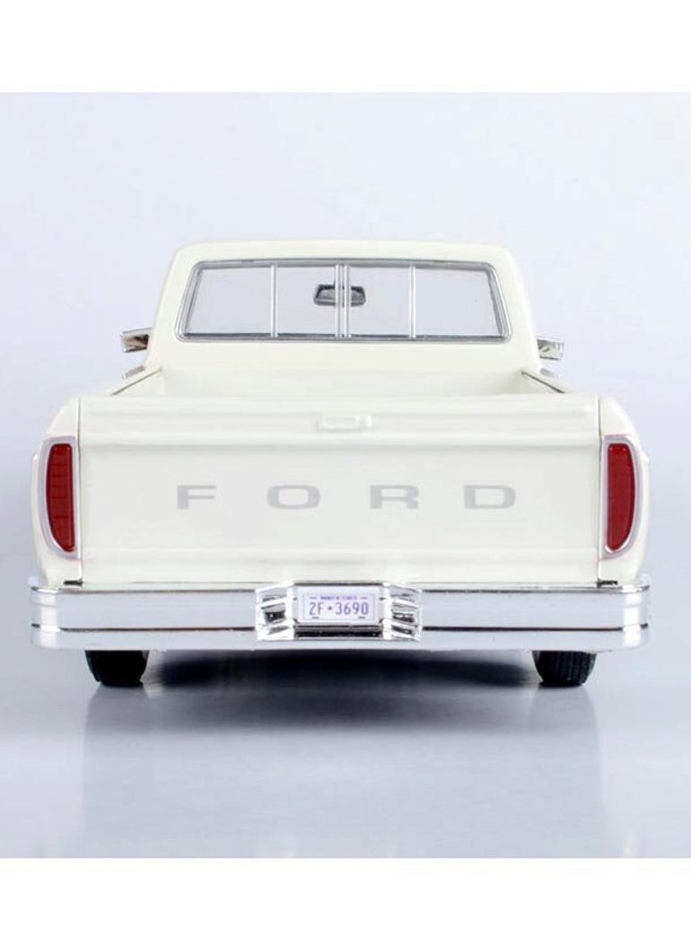 Motor Max 1:24 Scale Licensed Model – 1977 Ford F-150 Custom Pickup Truck (White)  - Image 4